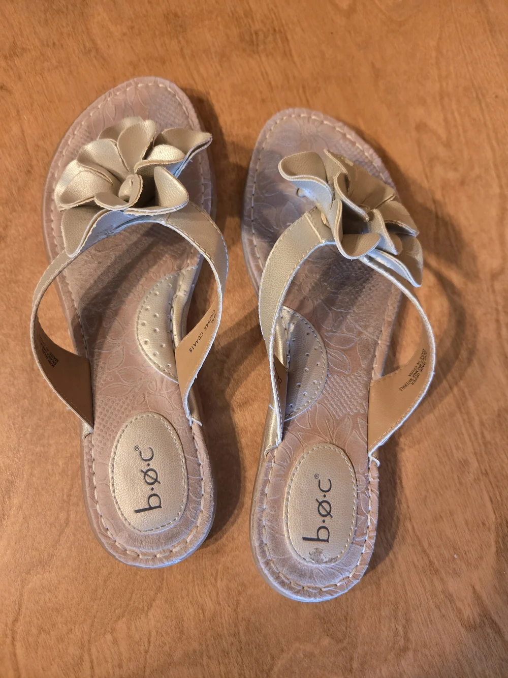 b.o.c. cream floral thong sandals